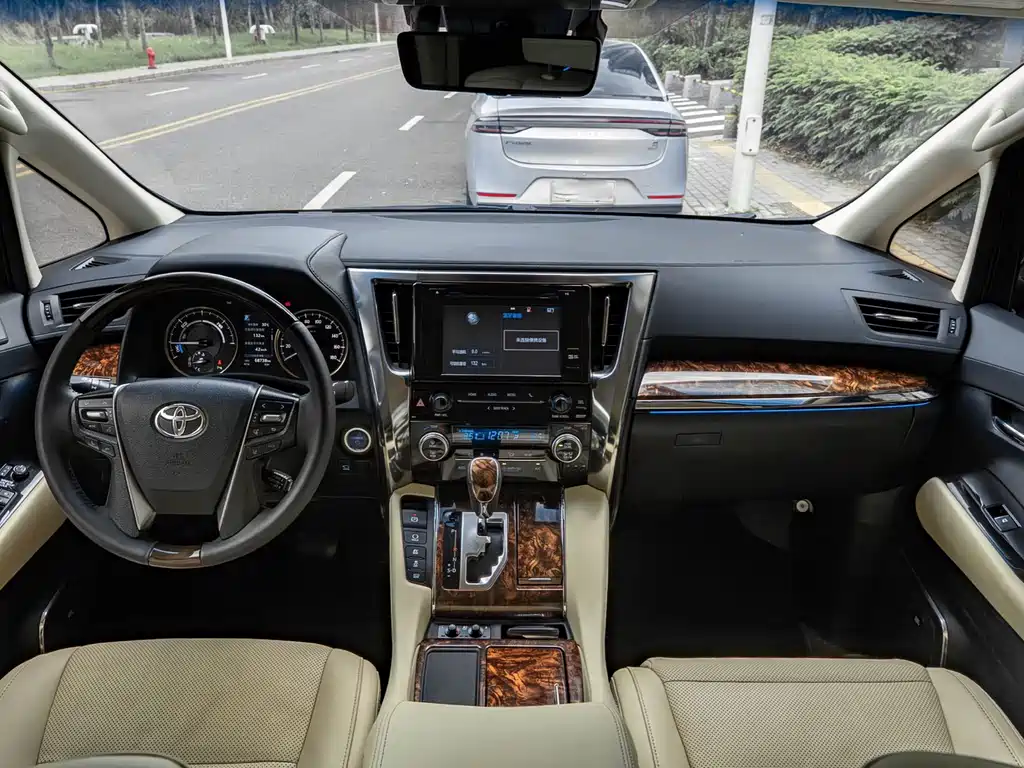 Toyota Alphard 2020 — фото 5