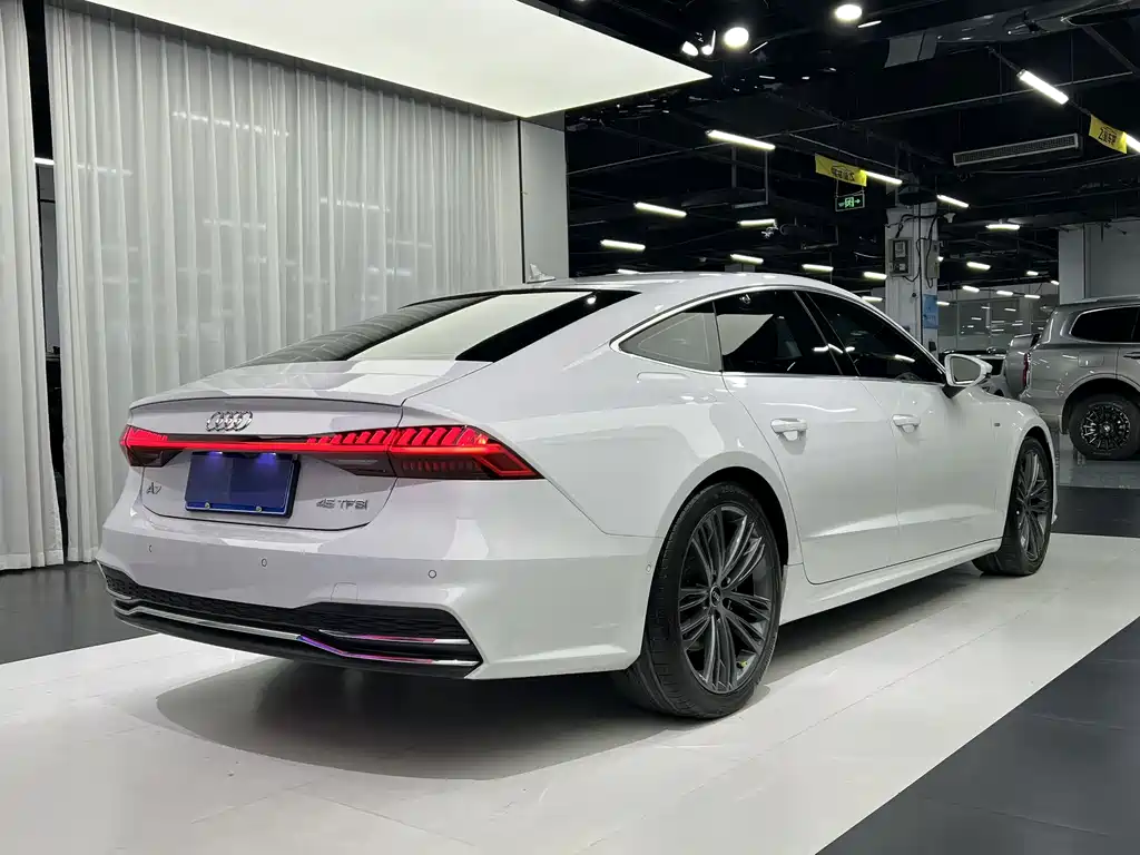 Audi A7 2023 — фото 8