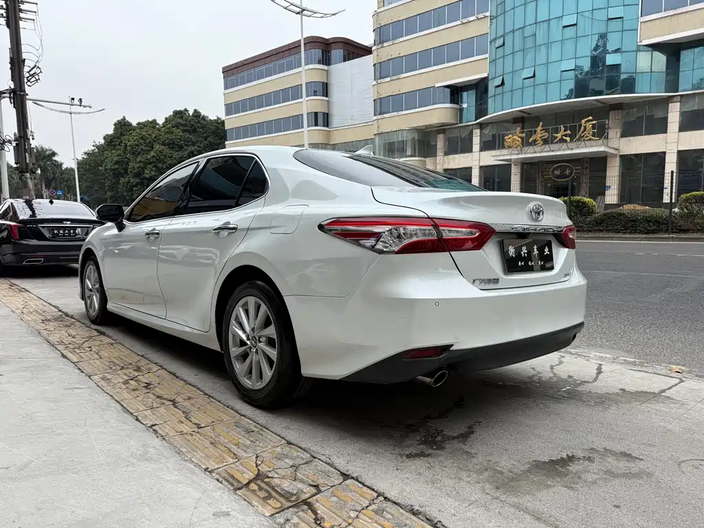 Toyota Camry 2021 — фото 14
