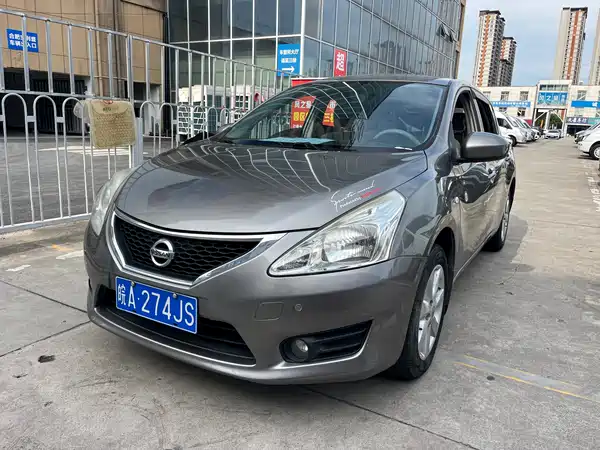 Nissan Tiida 2012