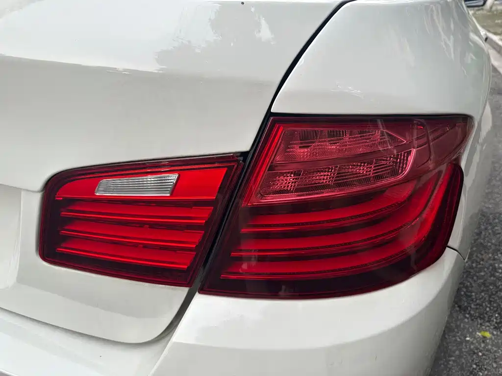 BMW 5 Series 2015 — фото 11