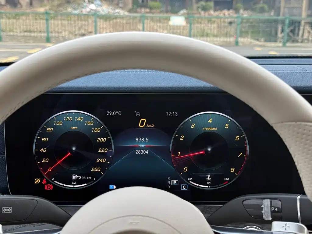 Mercedes-Benz E-Class 2022 — фото 12