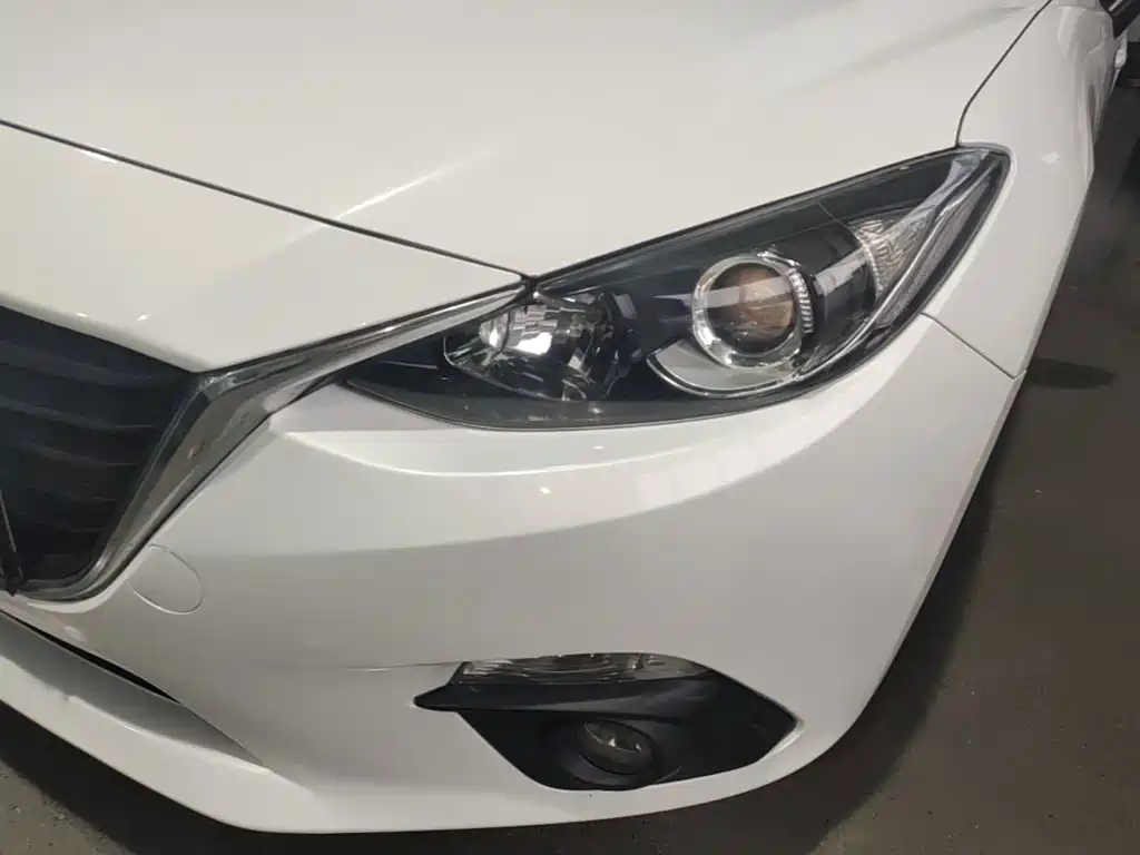 Mazda 3 Axela 2016 — фото 18