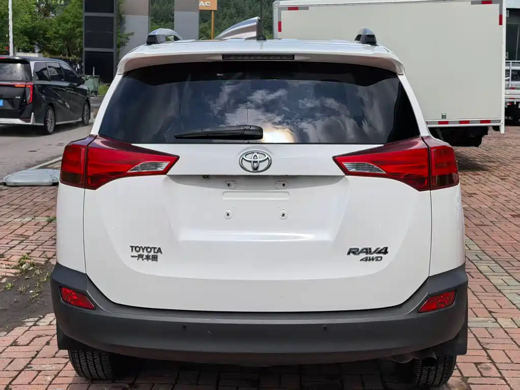 Toyota RAV4 2014 — фото 4