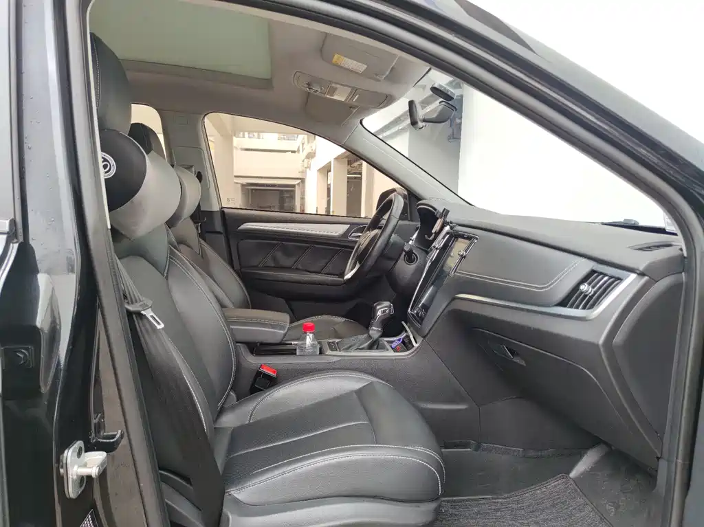 Roewe RX5 New Energy 2019 — фото 15
