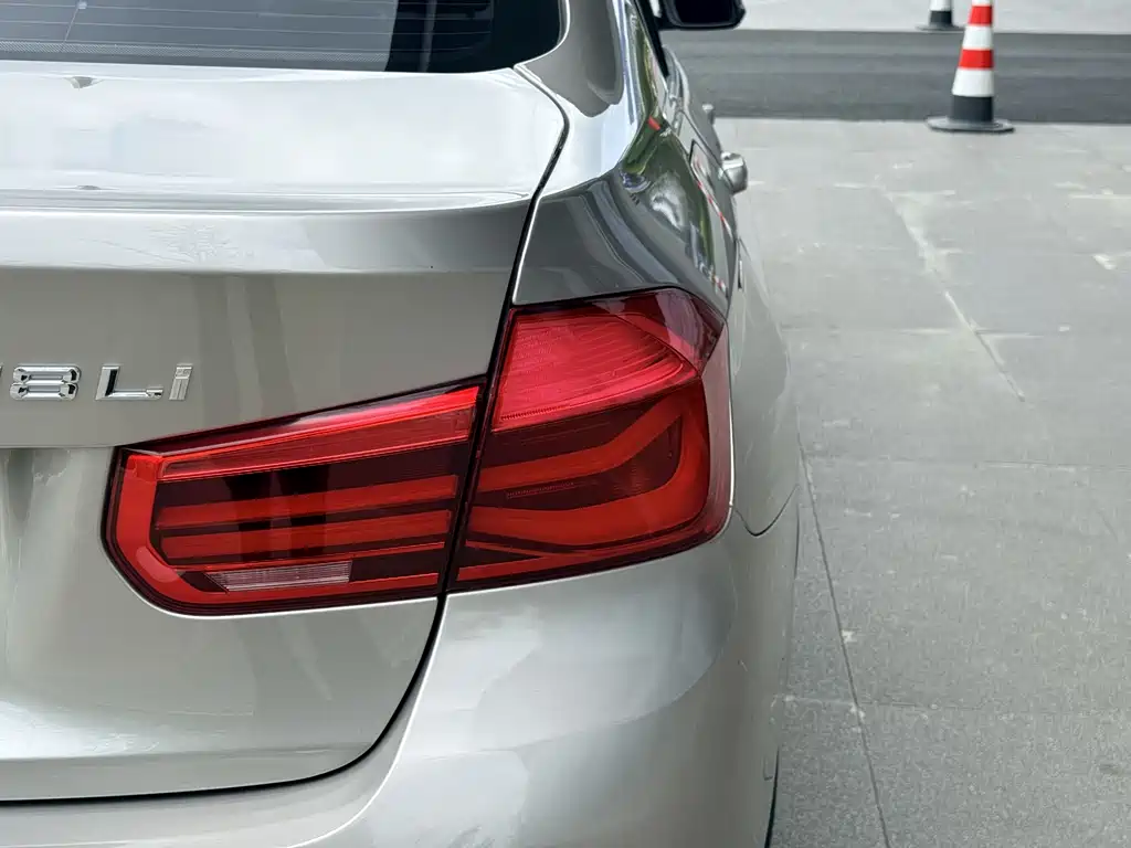 BMW 3 Series 2016 — фото 9