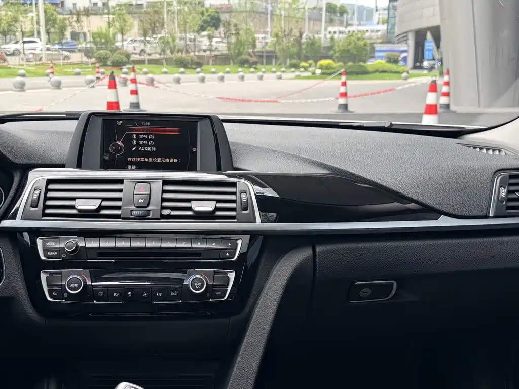 BMW 3 Series 2016 — фото 12