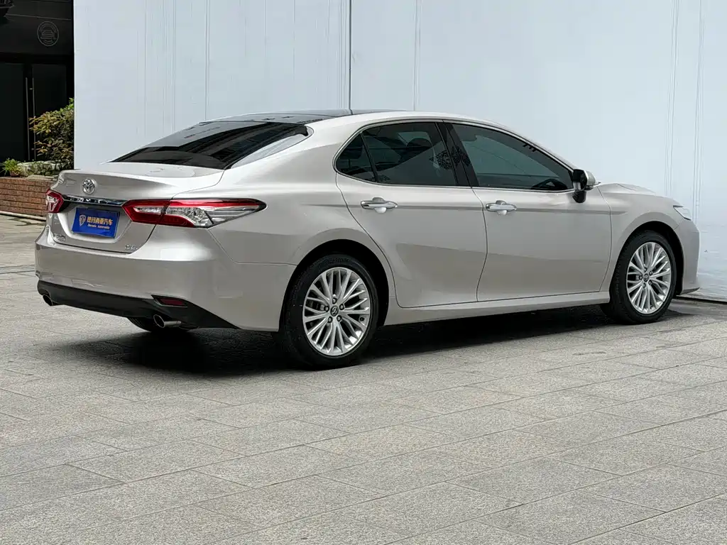 Toyota Camry 2021 — фото 7
