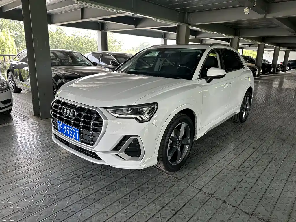 Audi Q3 2022 — фото 1