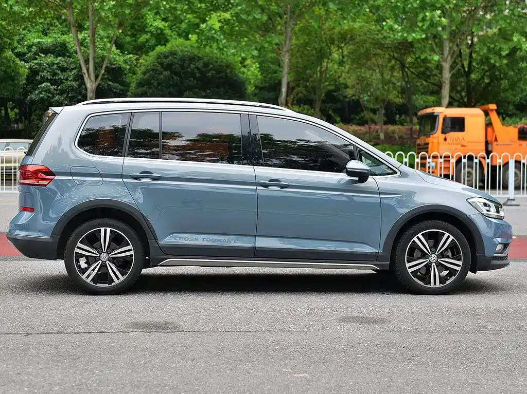 Volkswagen Touran 2019 — фото 6