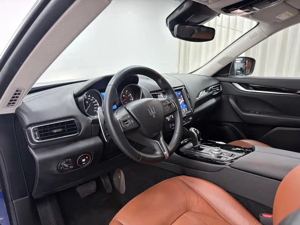 Maserati Levante 2017 — фото 15