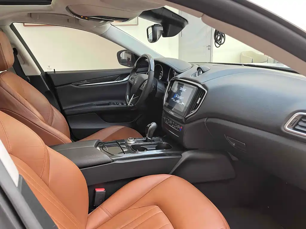 Maserati Ghibli 2016 — фото 10