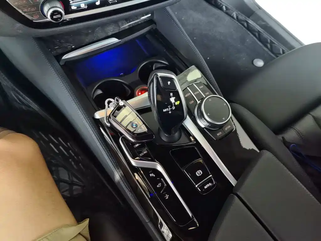 BMW 6 Series GT 2022 — фото 14