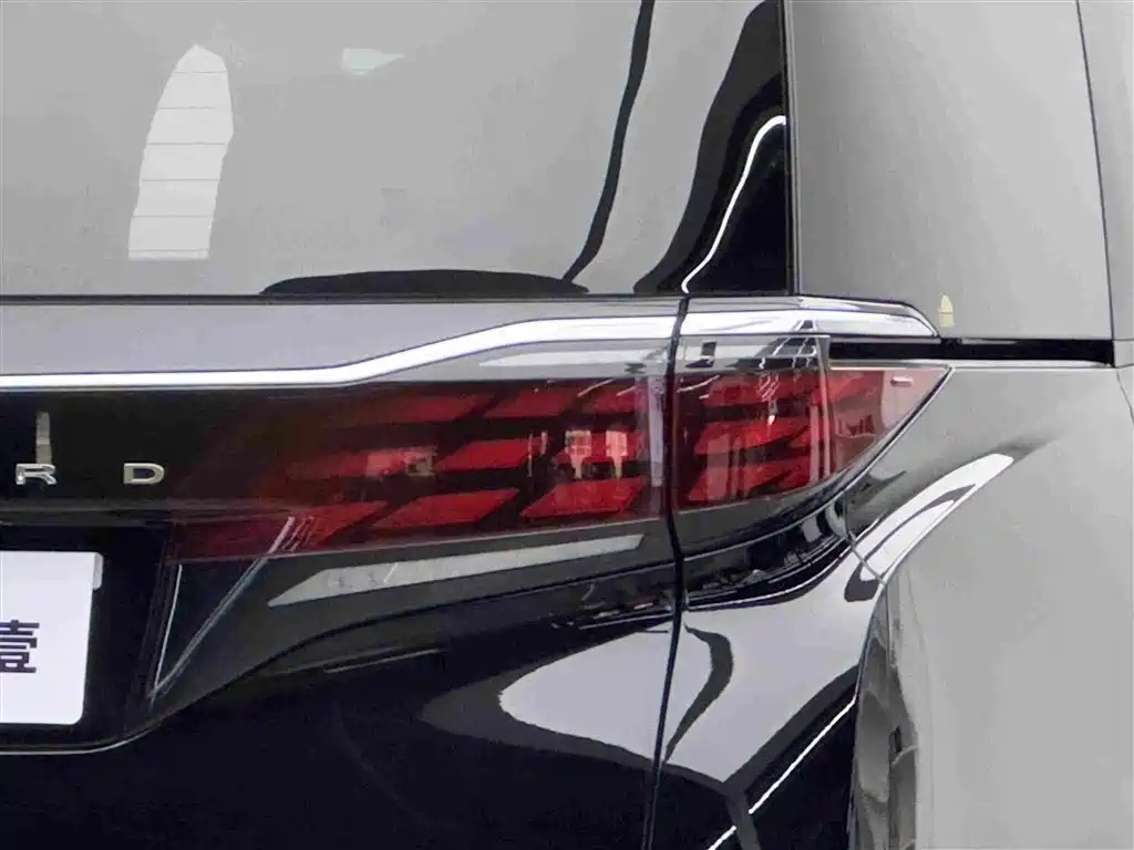 Toyota Alphard 2024 — фото 6
