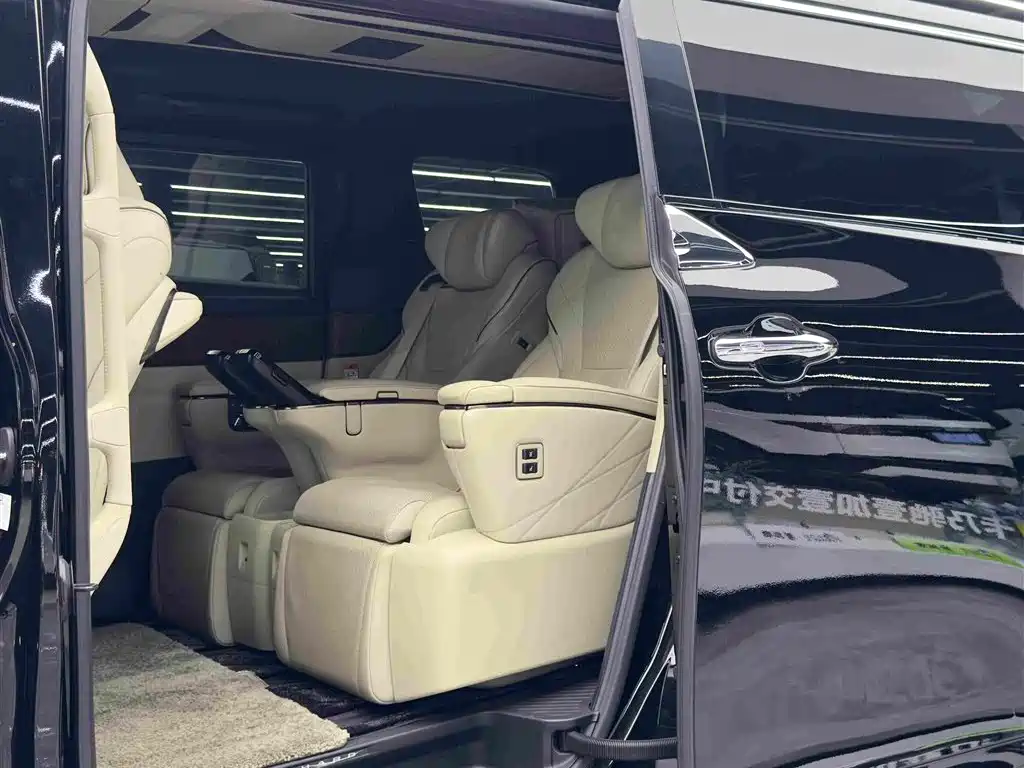 Toyota Alphard 2024 — фото 9