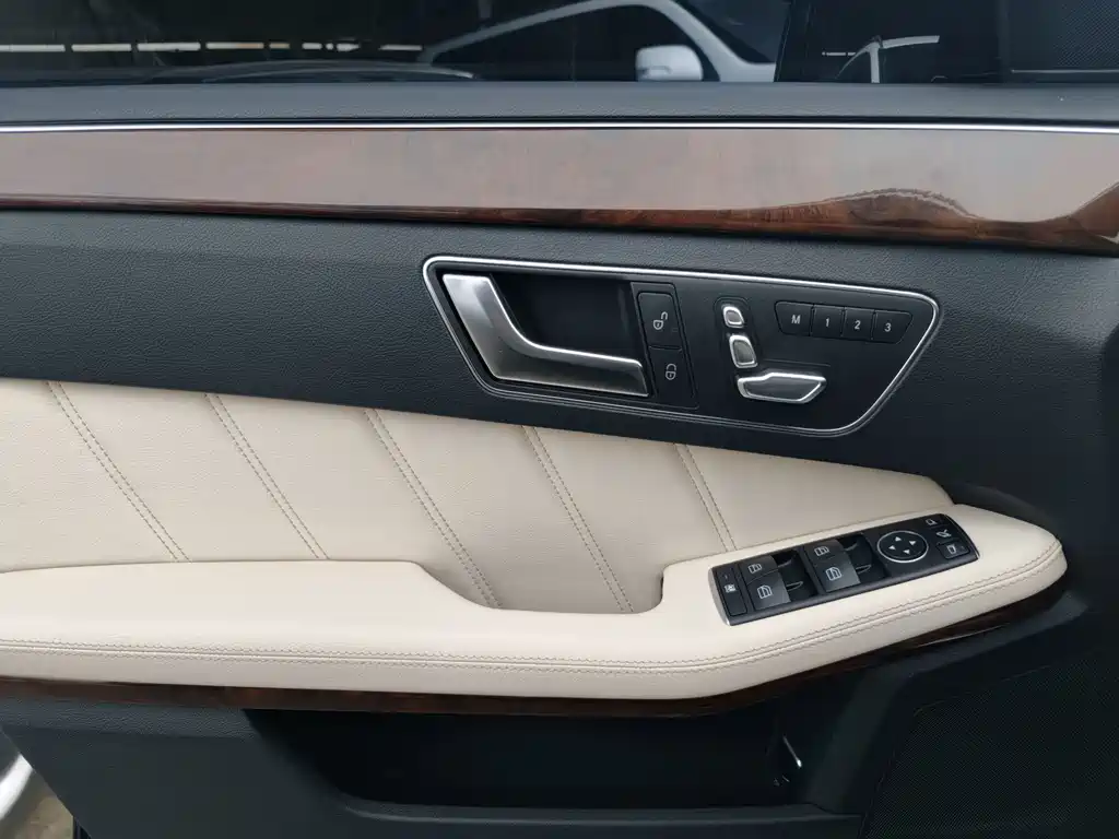 Mercedes-Benz E-Class 2014 — фото 24