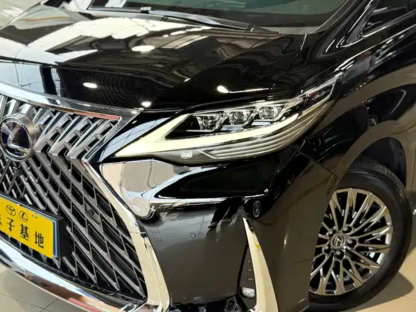 Lexus LM 2022