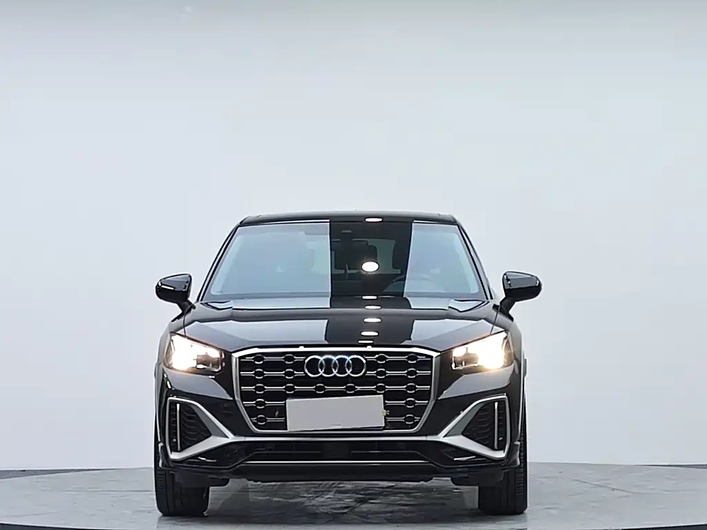 Audi Q2L 2022 — фото 2