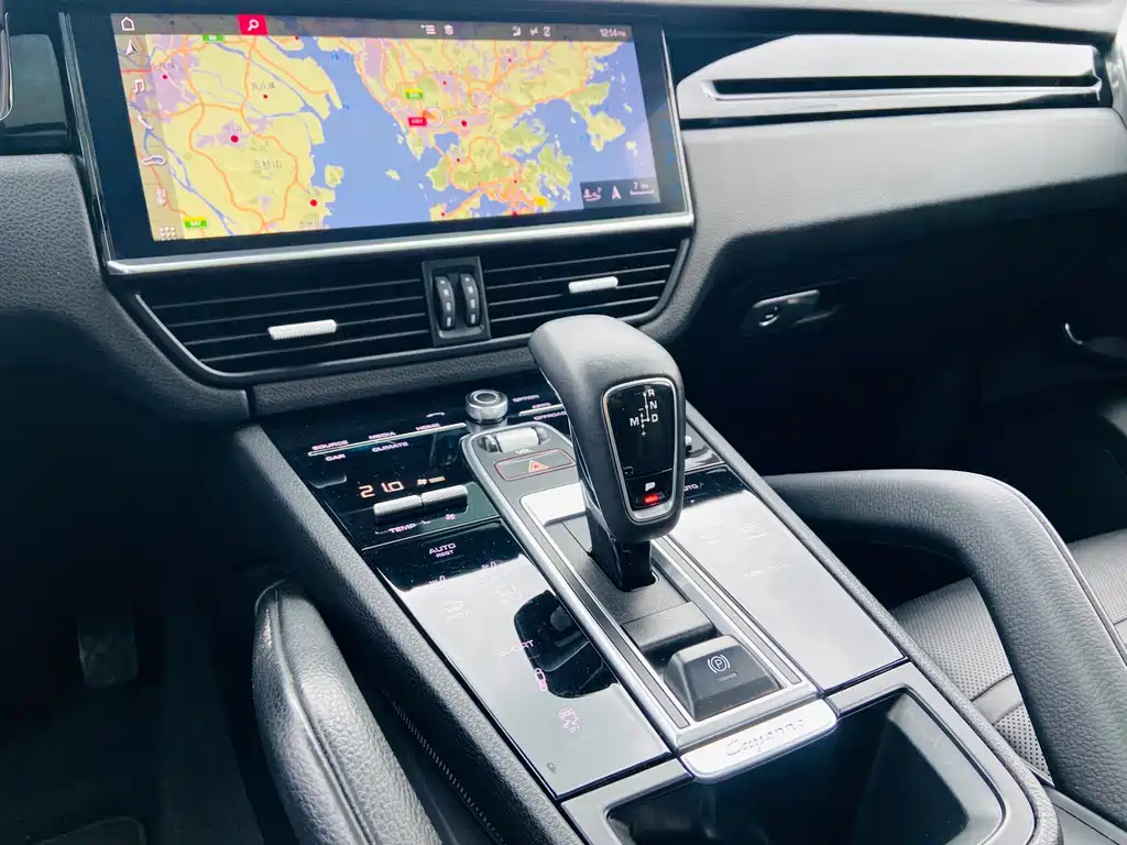 Porsche Cayenne 2019 — фото 23