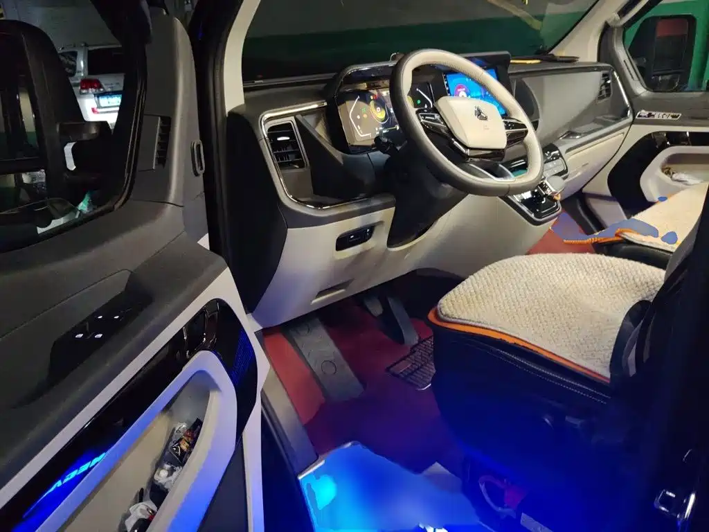 SINOTRUK Pioneer Officer V 2025 — фото 14