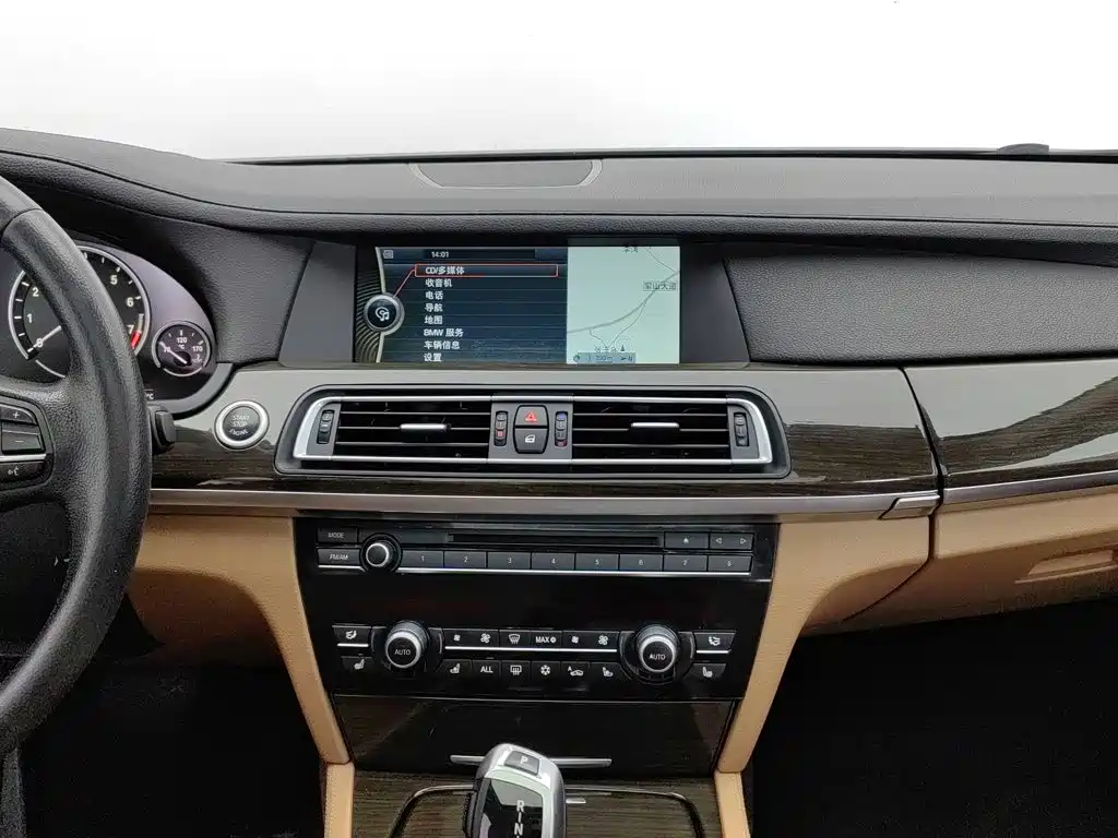 BMW 7 Series 2012 — фото 12