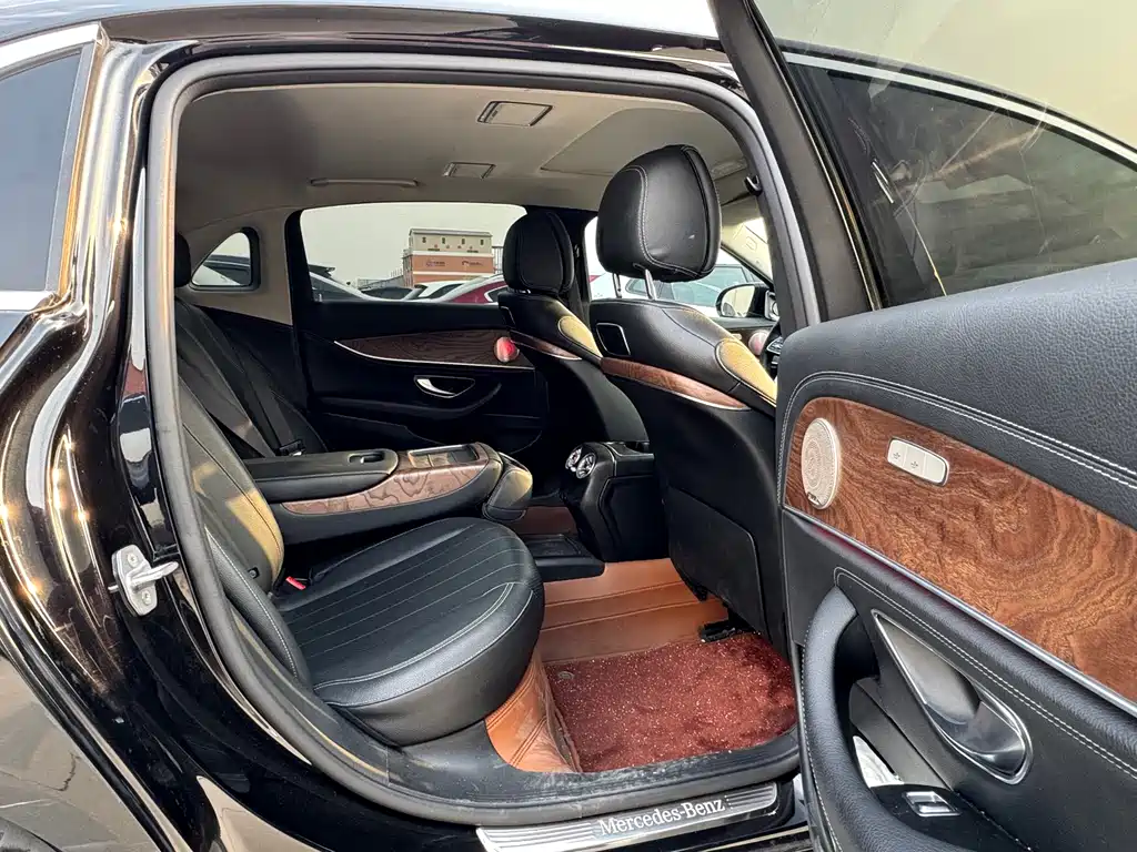 Mercedes-Benz E-Class 2019 — фото 10