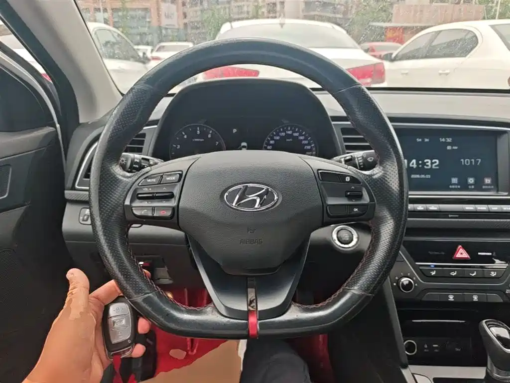 Hyundai Elantra 2018 — фото 11
