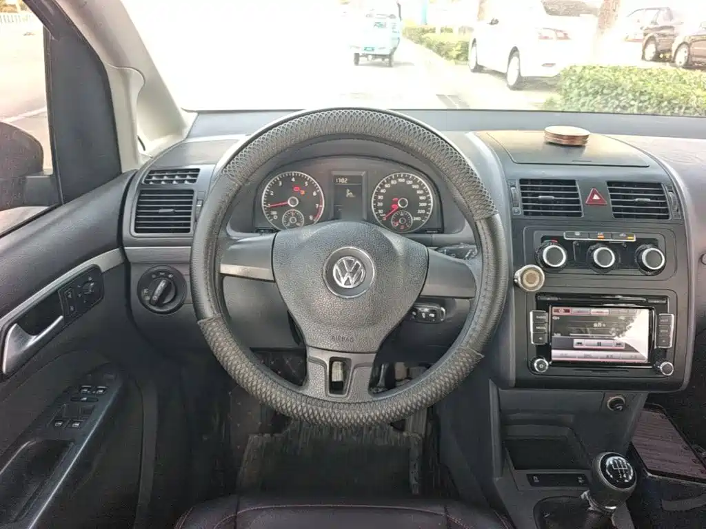 Volkswagen Touran 2016 — фото 11