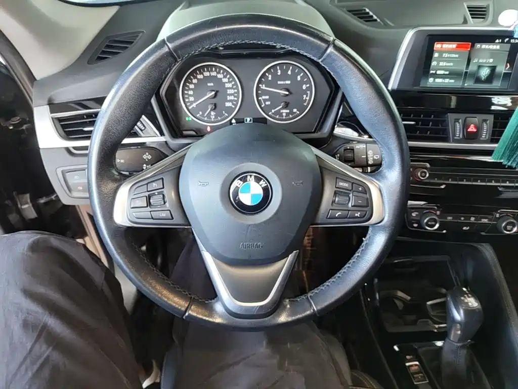 BMW X1 2017 — фото 11
