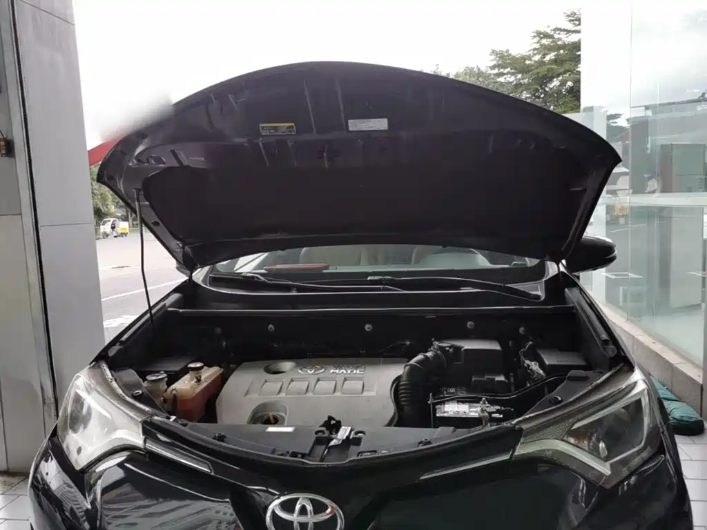 Toyota RAV4 2017 — фото 20