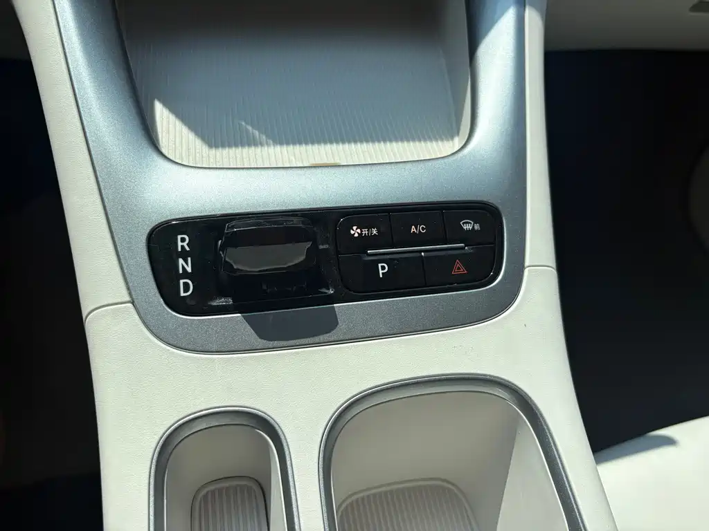 Geely Galaxy Starwish 2025 — фото 15