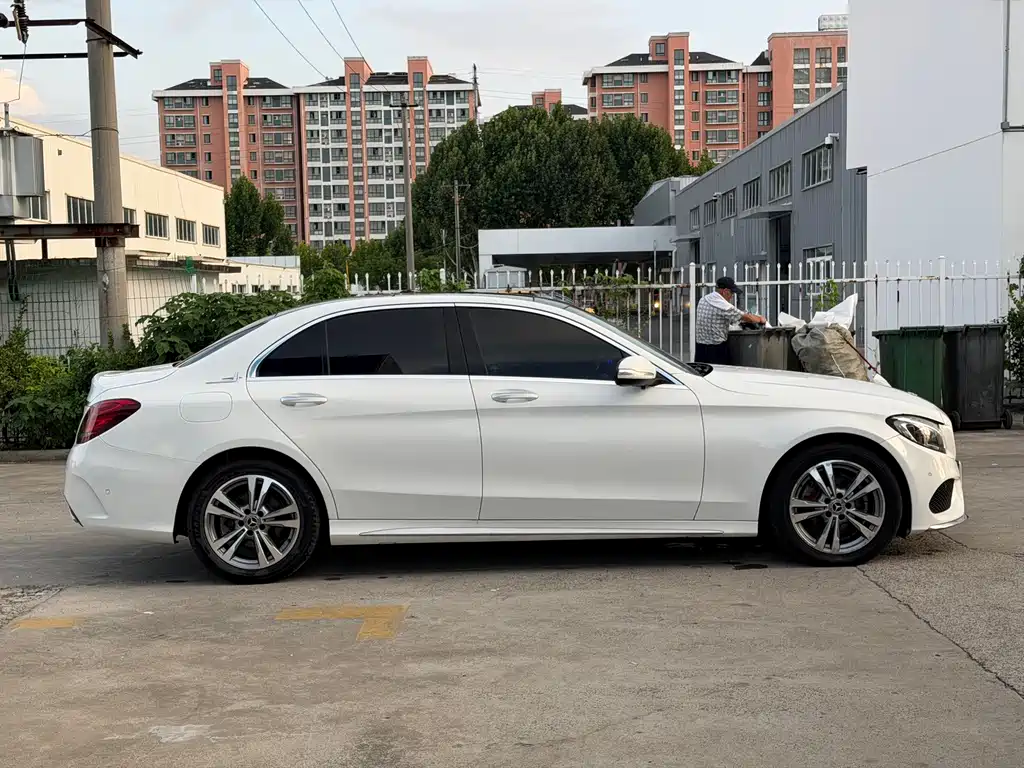 Mercedes-Benz C-Class 2018 — фото 16