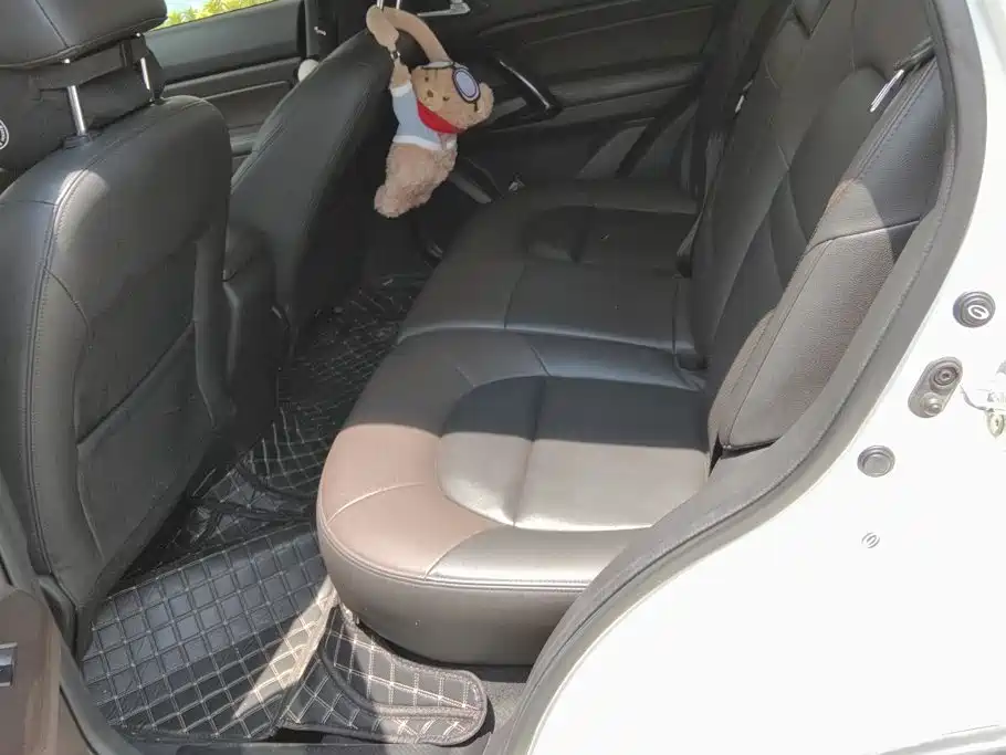 GAC Trumpchi GS4 2016 — фото 11