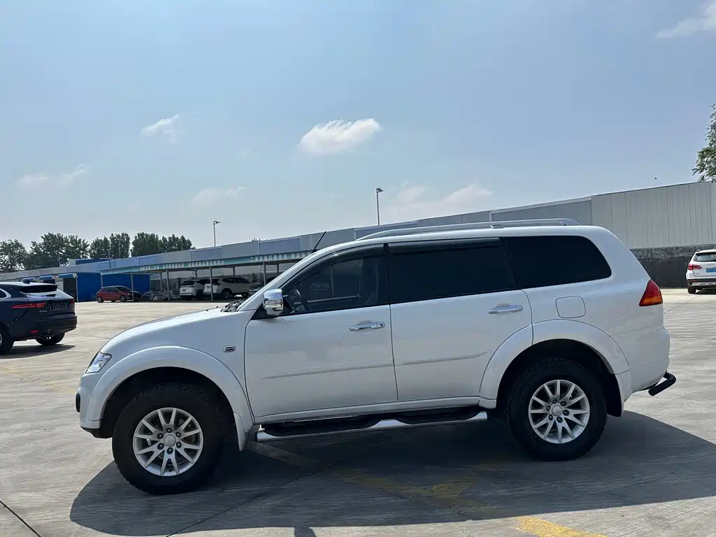 Mitsubishi Pajero Sport 2017 — фото 11