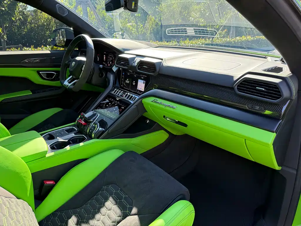 Lamborghini Urus 2023 — фото 17