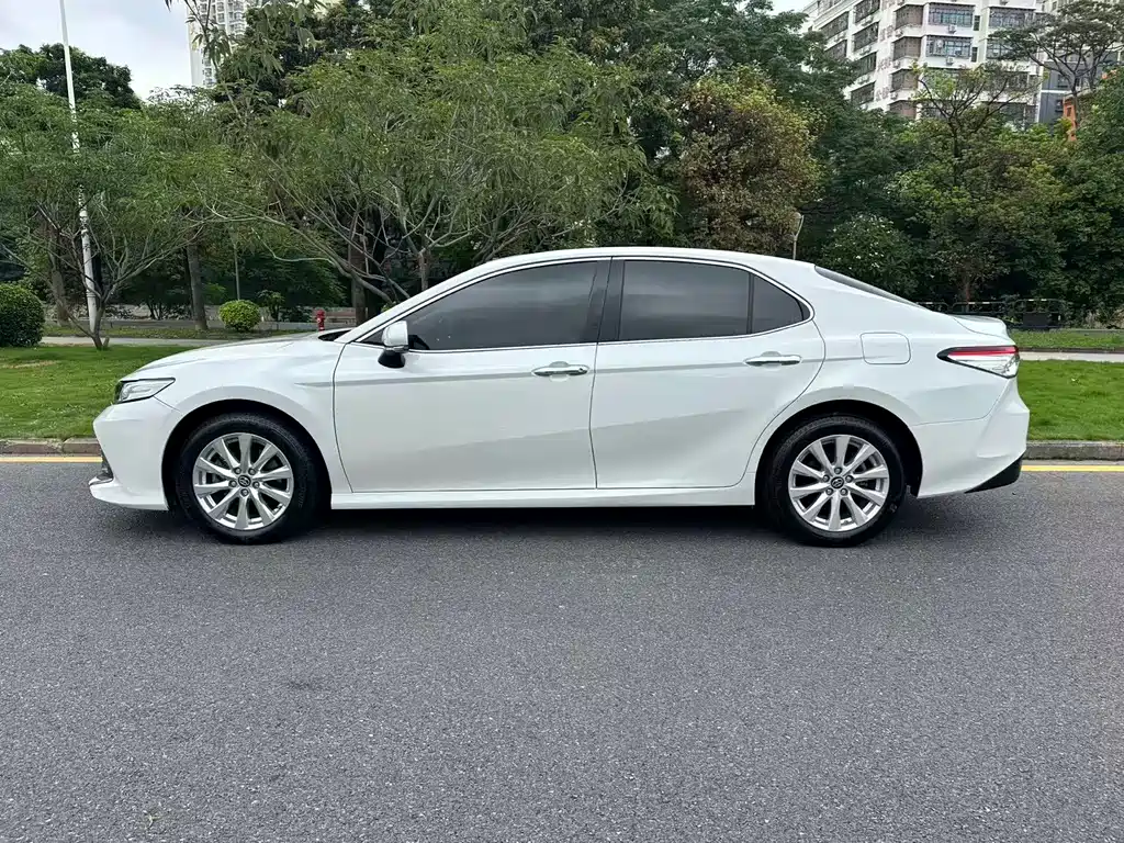 Toyota Camry 2020 — фото 5