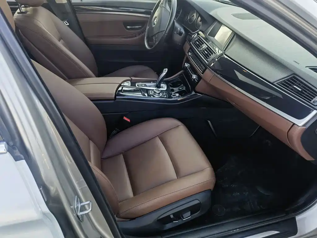 BMW 5 Series 2015 — фото 8
