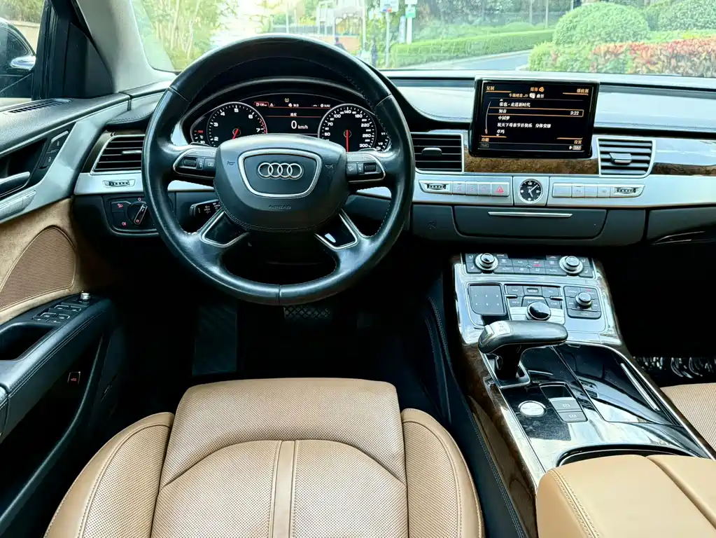 Audi A8 2014 — фото 14