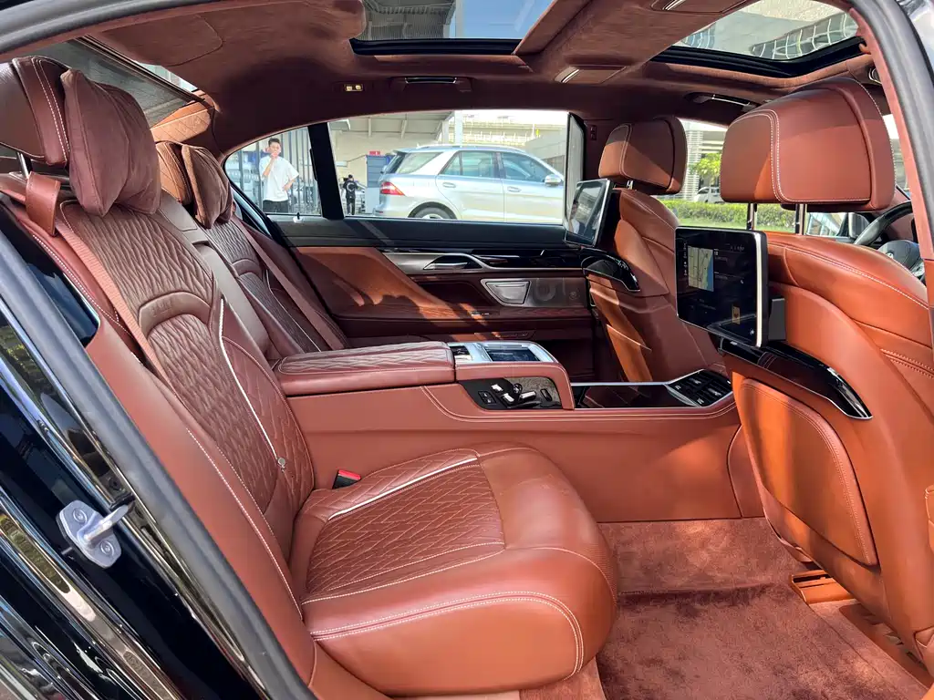 BMW 7 Series 2020 — фото 10