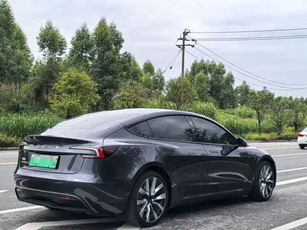 Tesla Model 3 2024