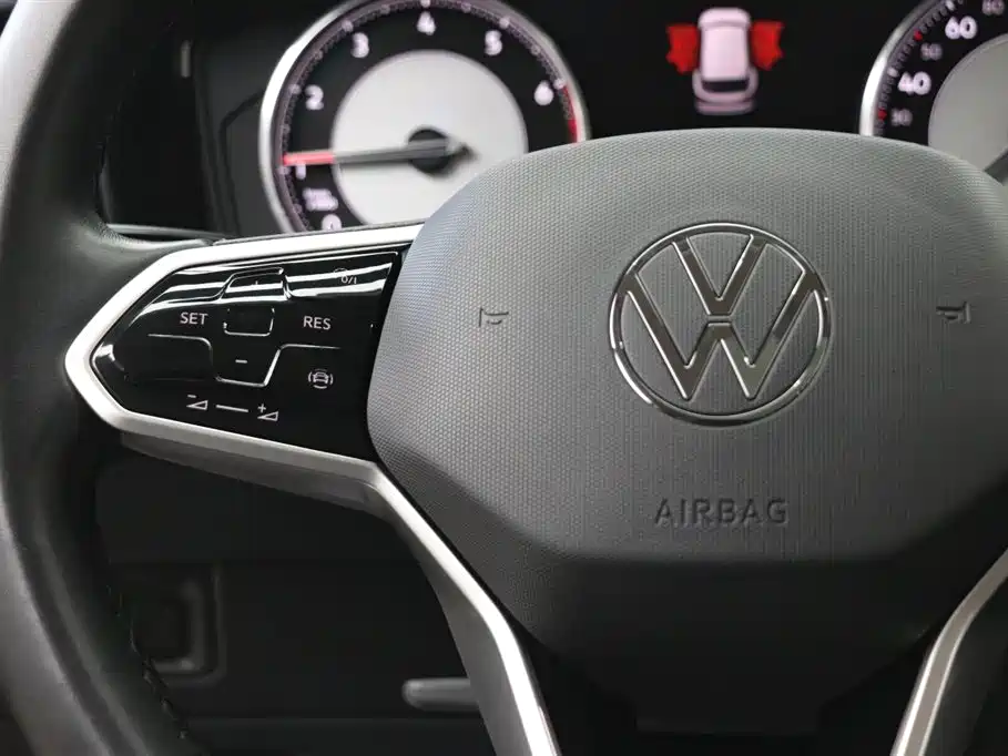Volkswagen Touareg 2022 — фото 16