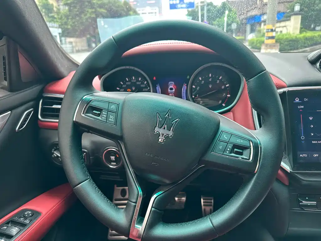 Maserati Ghibli 2017 — фото 25