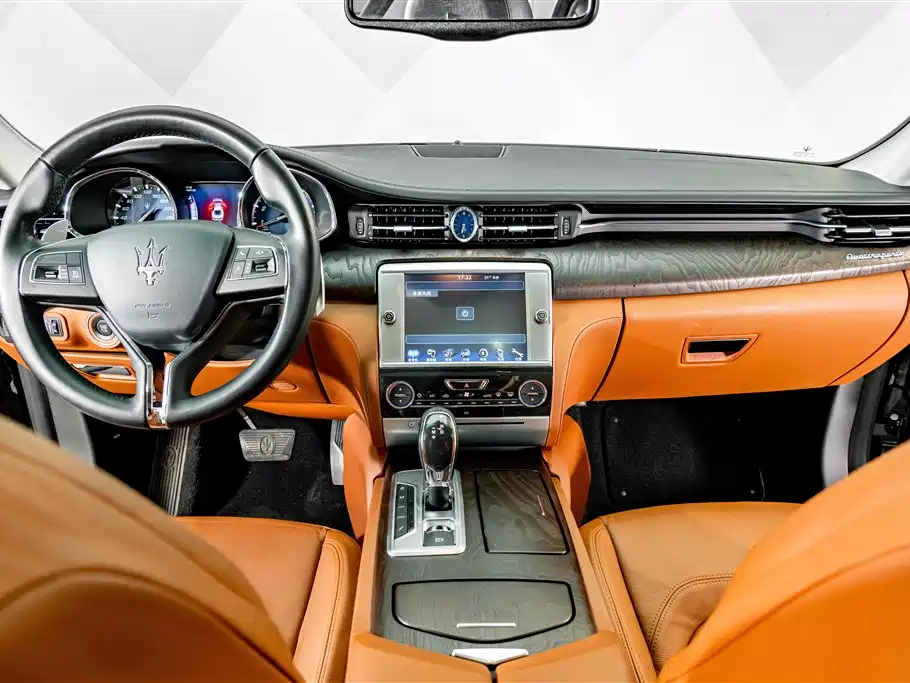 Maserati Quattroporte 2015 — фото 12