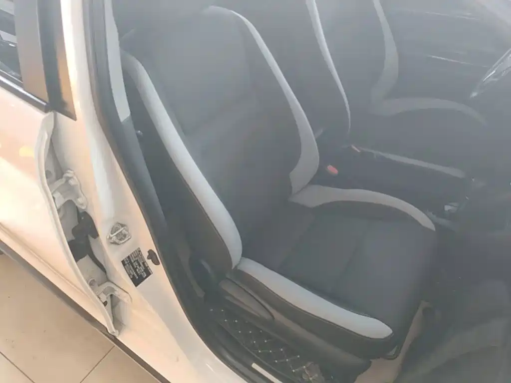 Toyota Yaris L 2021 — фото 25