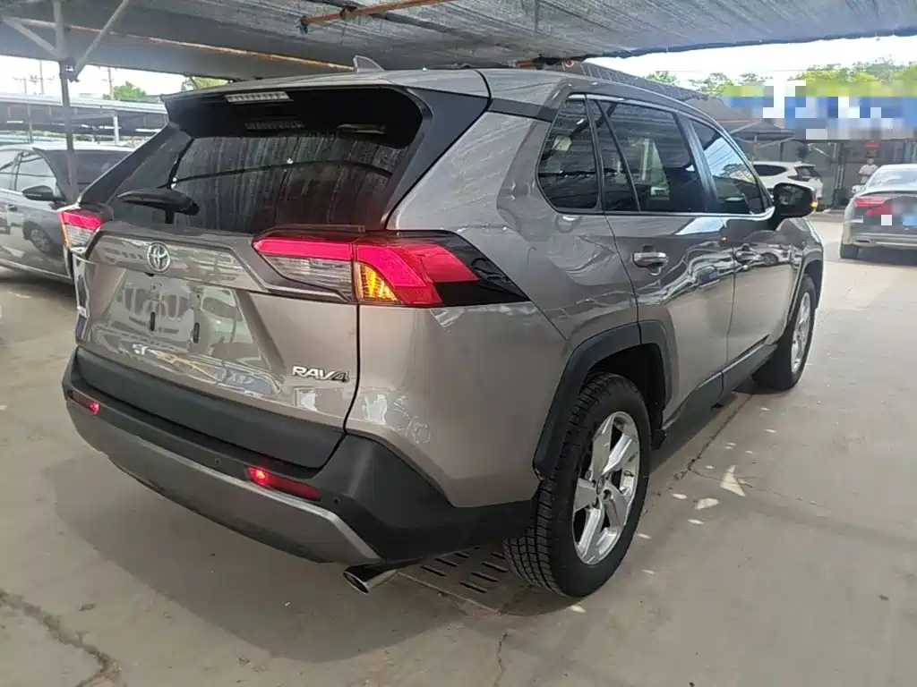 Toyota RAV4 2020 — фото 7