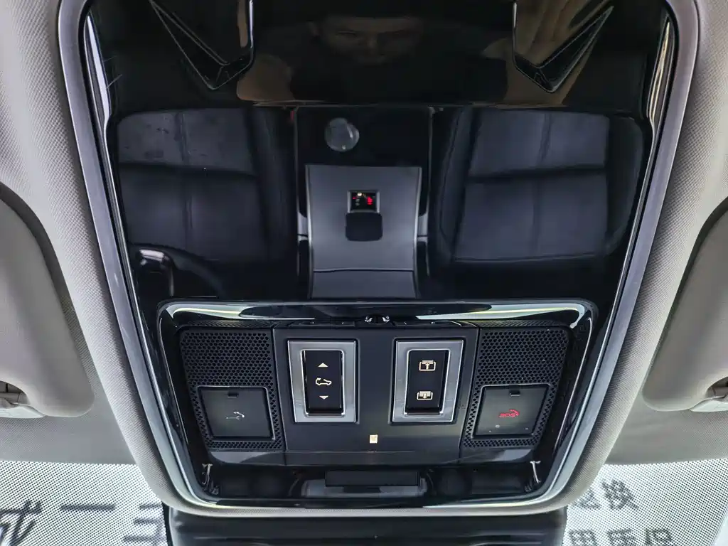 Land Rover Range Rover Velar 2024 — фото 17