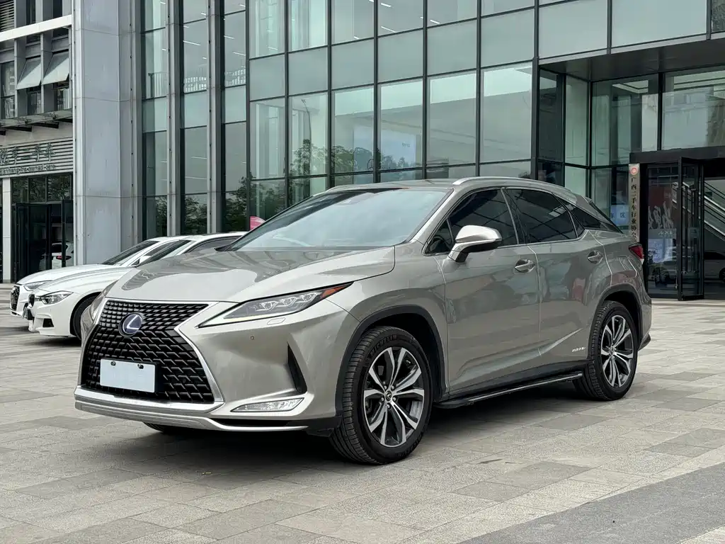 Lexus RX 2022 — фото 1