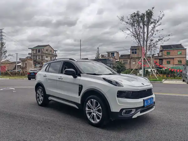 Lynk & Co 01 2019