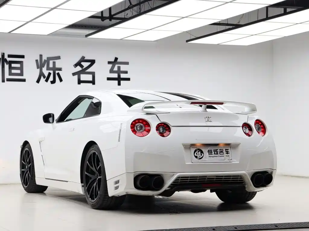 Nissan GT-R 2012 — фото 17