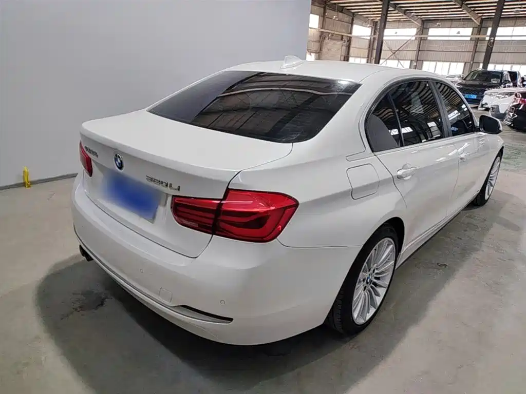 BMW 3 Series 2018 — фото 5